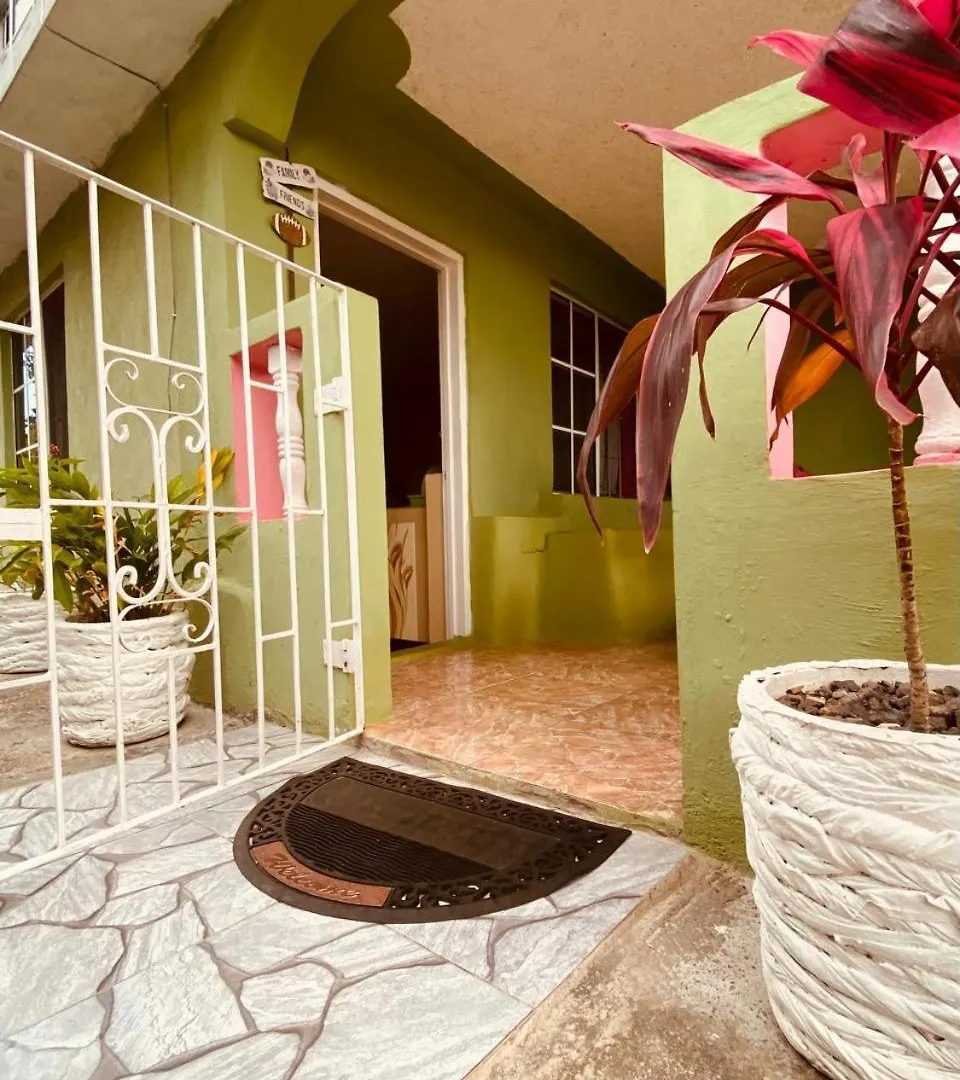 Cindy'S Garden Stay Ocho Rios Jamaica